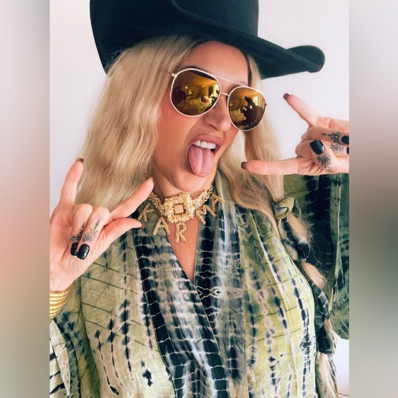 Loutus Kimono featuring sustainable Silk size large for the Queens  10 to 14 - Picture 7 of 17